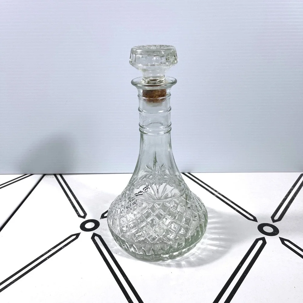 VTG Mogen David Cut Glass Decanter Bottle w Cork Stopper 1980 Barware Genie‎